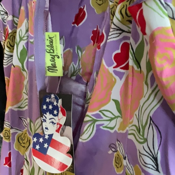 New with tags Pinup Couture Mary Blair lips and roses dress, size 2X. - Picture 2 of 3